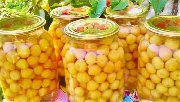 Компот із черешні без кісточки